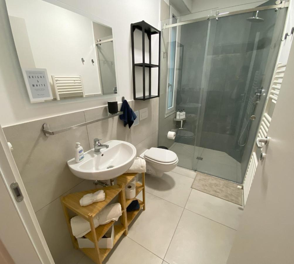 Charming Newly Renovated Apartment 佛罗伦萨 外观 照片